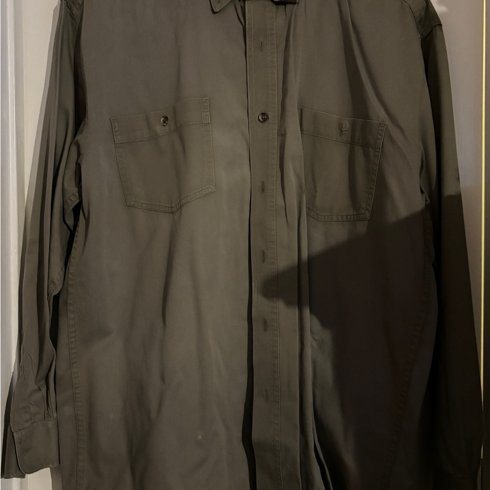 Austin Clothing Co Men's Olive Green casual Dress Shirt size Medium. Neck 16/17